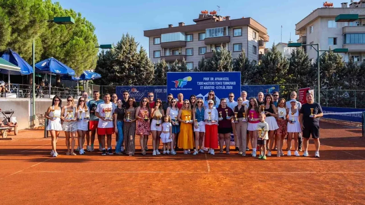 Bursa'da Prof. Dr. Ayhan Kızıl Tenis Turnuvası sona erdi