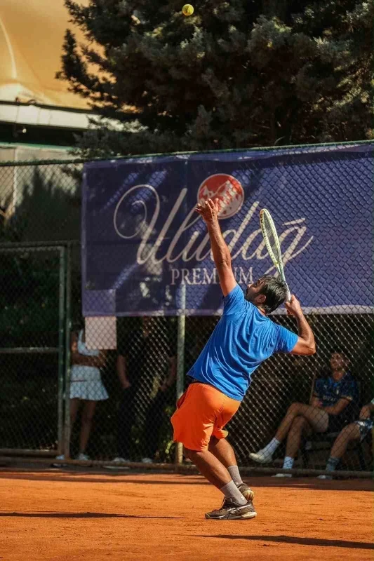 Bursa'da Prof. Dr. Ayhan Kızıl Tenis Turnuvası sona erdi