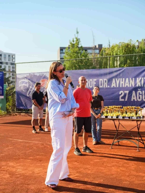 Bursa'da Prof. Dr. Ayhan Kızıl Tenis Turnuvası sona erdi