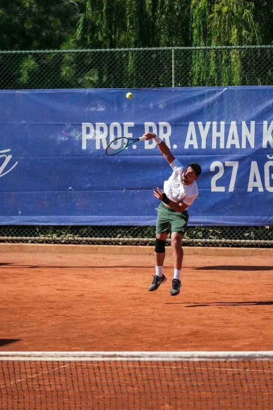 Bursa'da Prof. Dr. Ayhan Kızıl Tenis Turnuvası sona erdi