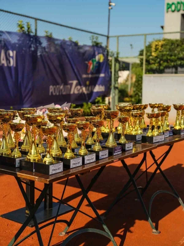 Bursa'da Prof. Dr. Ayhan Kızıl Tenis Turnuvası sona erdi