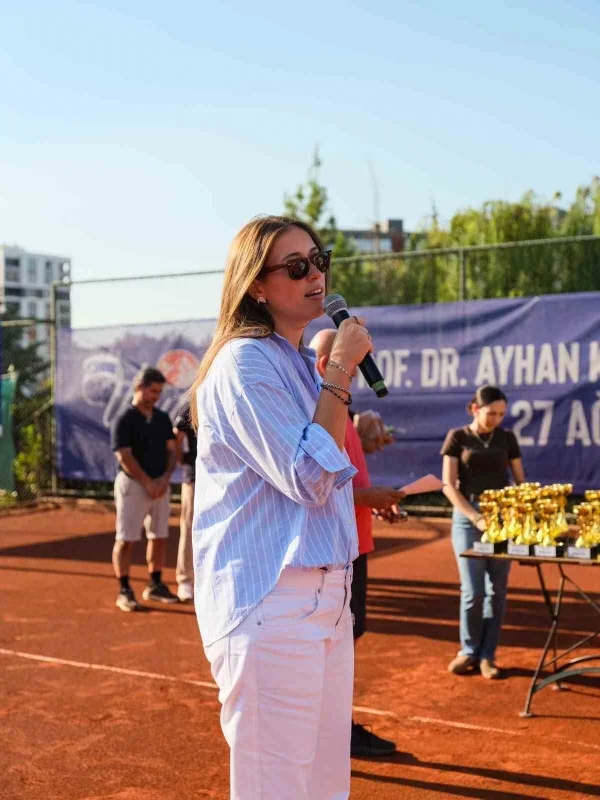 Bursa'da Prof. Dr. Ayhan Kızıl Tenis Turnuvası sona erdi
