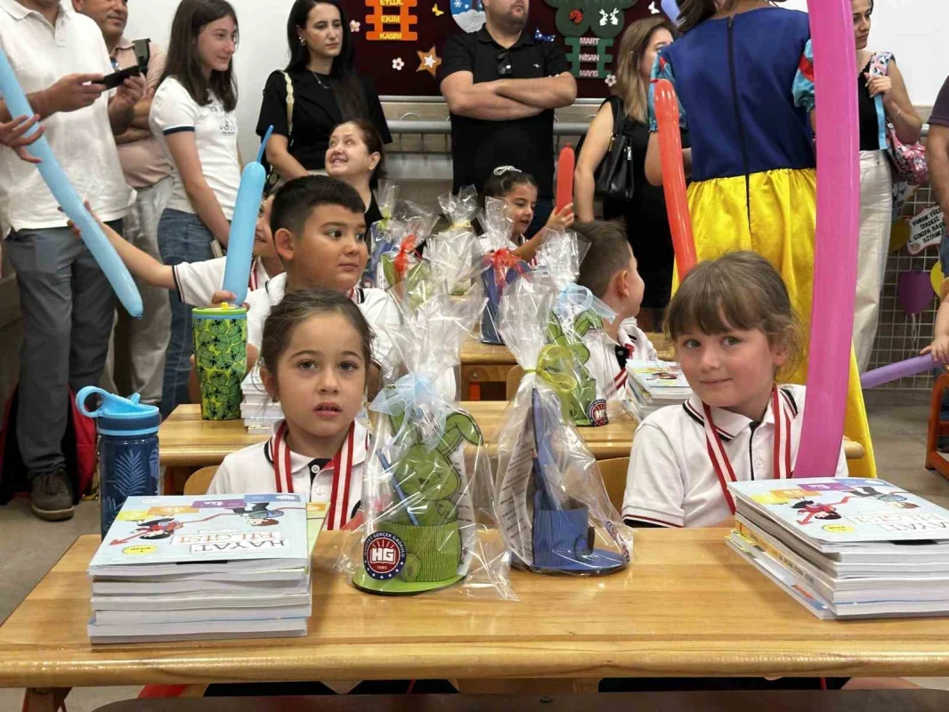 İstanbul'da minik öğrenciler Uyum Haftası'nda okulla buluştu