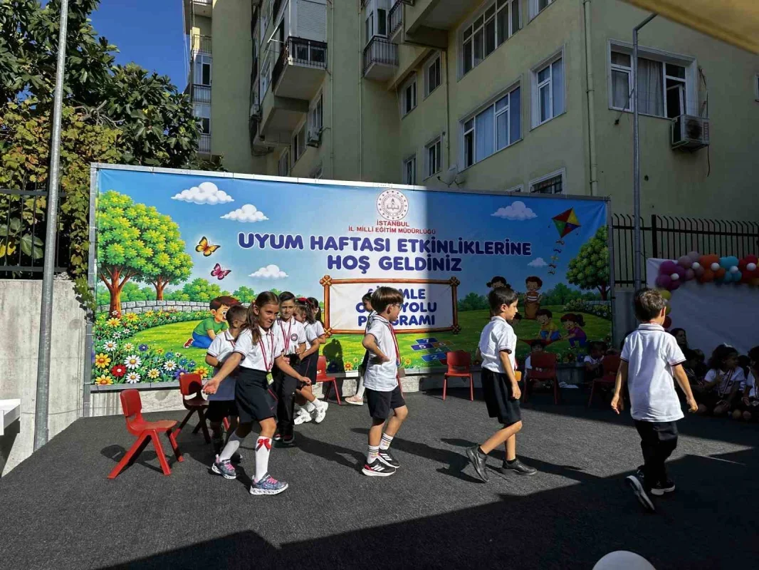 İstanbul'da minik öğrenciler Uyum Haftası'nda okulla buluştu