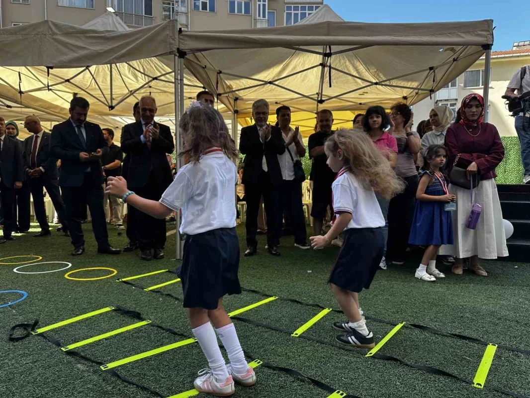 İstanbul'da minik öğrenciler Uyum Haftası'nda okulla buluştu
