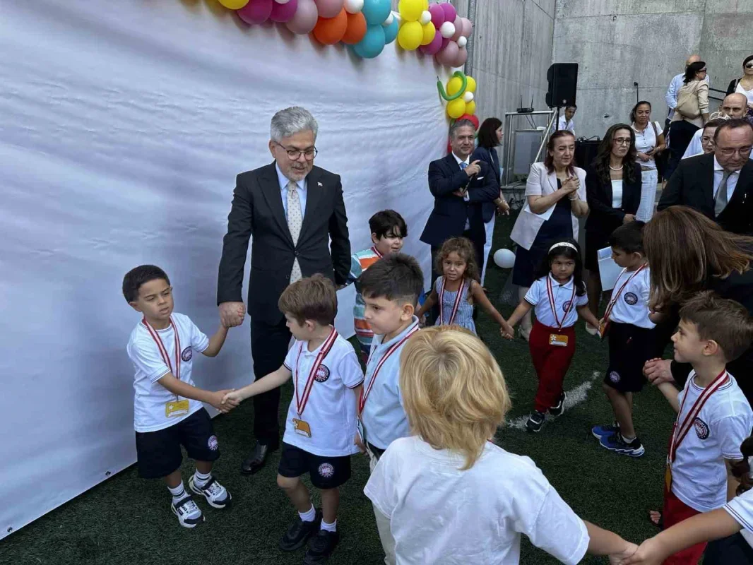 İstanbul'da minik öğrenciler Uyum Haftası'nda okulla buluştu