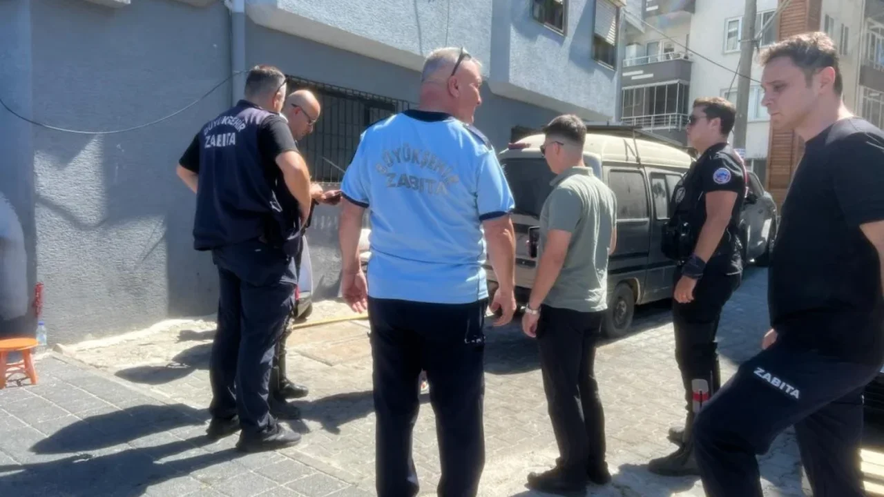 Bursa'da seyyar satıcı denetiminde arbede: Zabıta yaralandı
