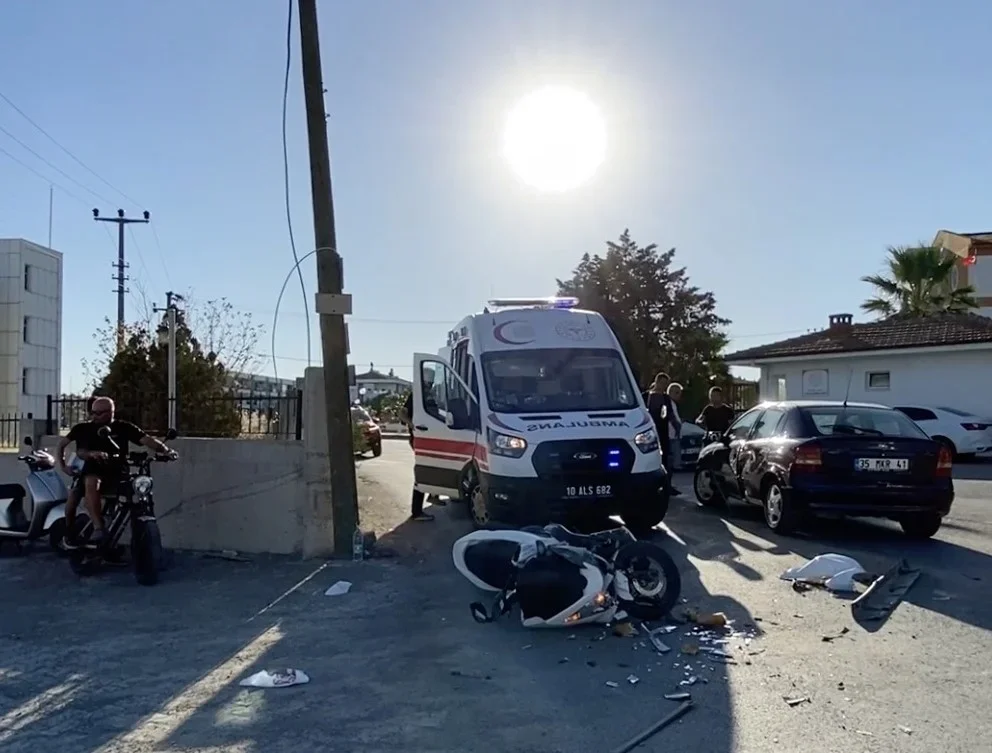 Ayvalık'ta tali yol kazası: Motosiklet sürücüsü yaralandı