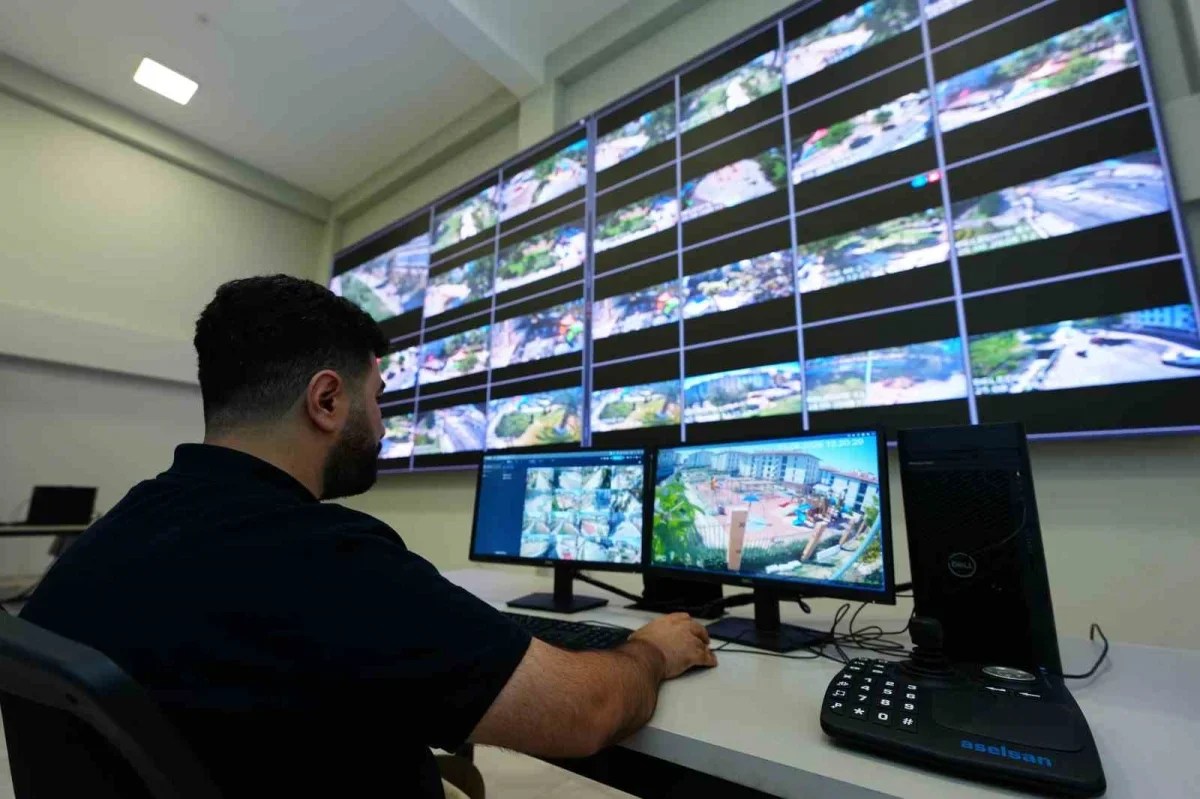 Esenler'de 70 okul kamera ağıyla 7/24 izlenecek