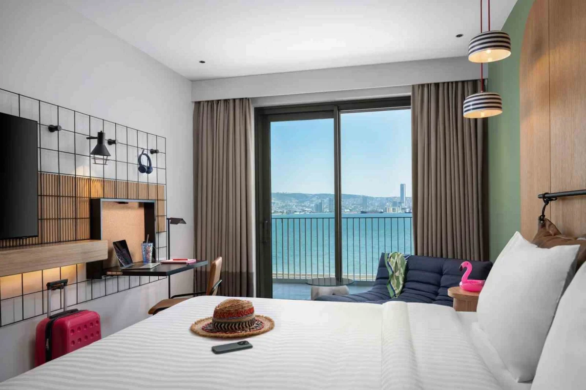 Moxy İzmir kapılarını açtı: Neva Yalı'da yeni otel
