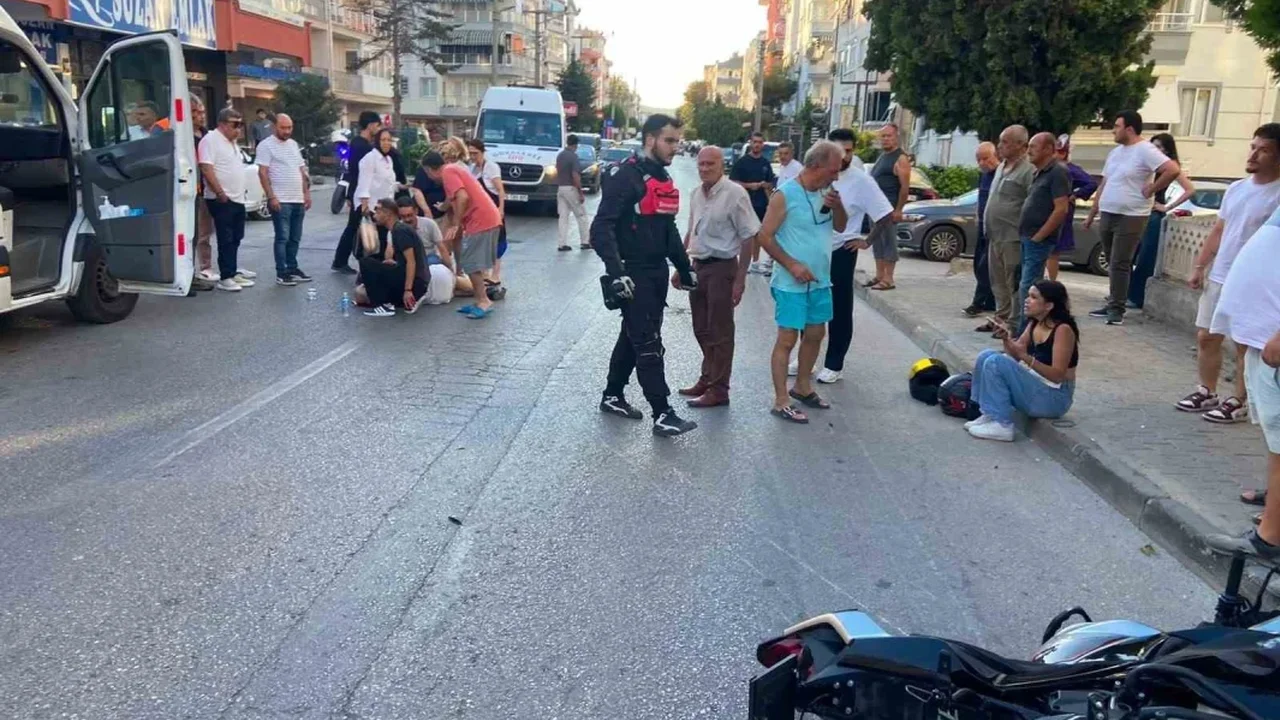 Mudanya'da motosikletin çarptığı yaya ve yolcu yaralandı