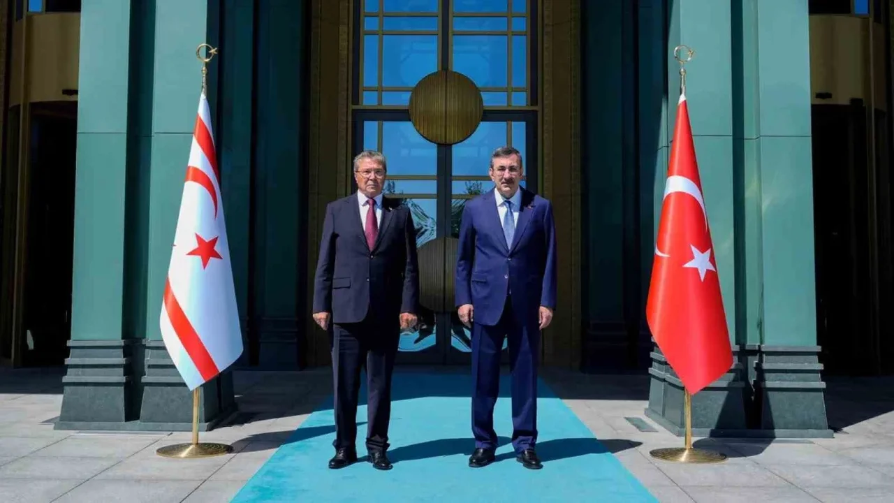 Cevdet Yılmaz, KKTC Başbakanı Üstel ile görüşme yaptı