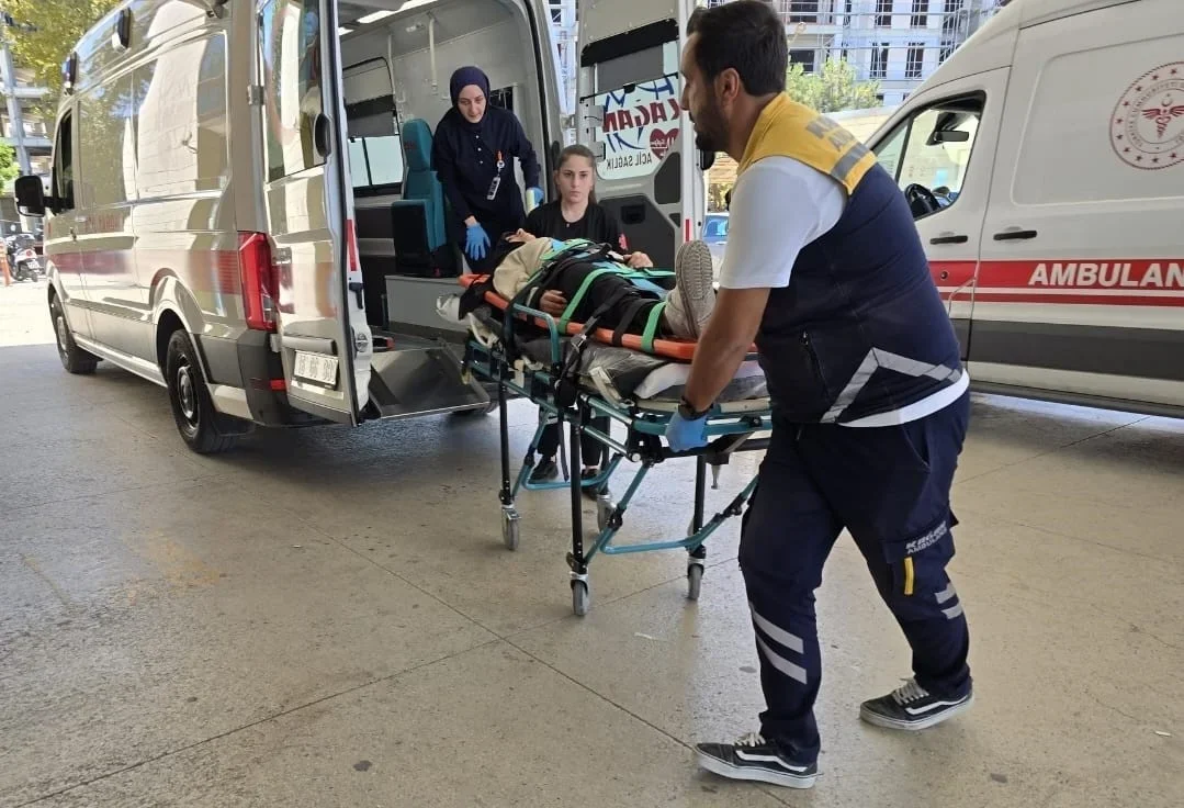 Bursa İnegöl'de kafa kafaya çarpışma: 1'i bebek 6 yaralı