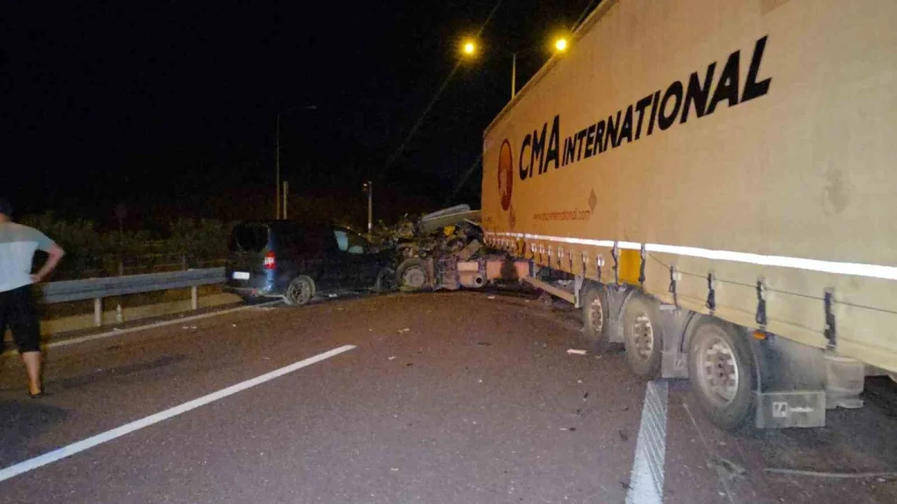Bursa Orhangazi'de tır ile otomobil çarpıştı: 1 ölü, 7 yaralı