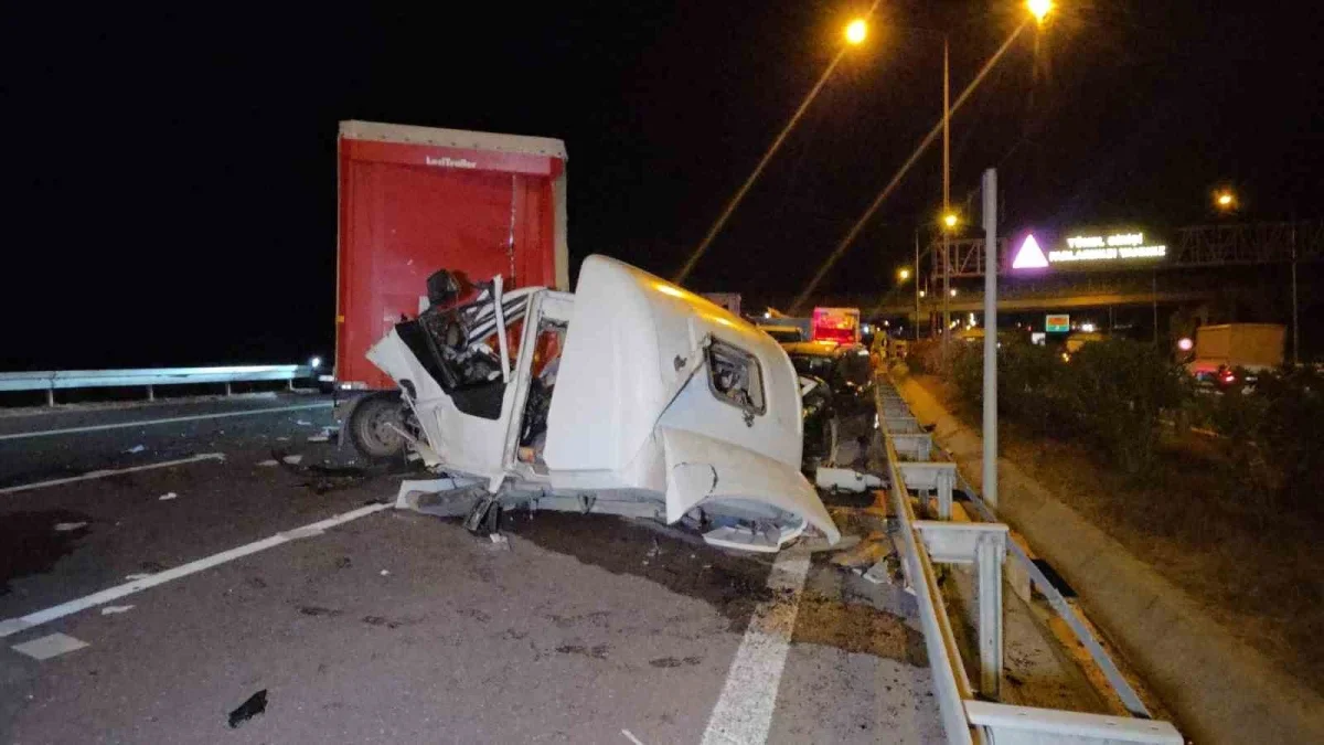 Bursa Orhangazi'de tır ile otomobil çarpıştı: 1 ölü, 7 yaralı