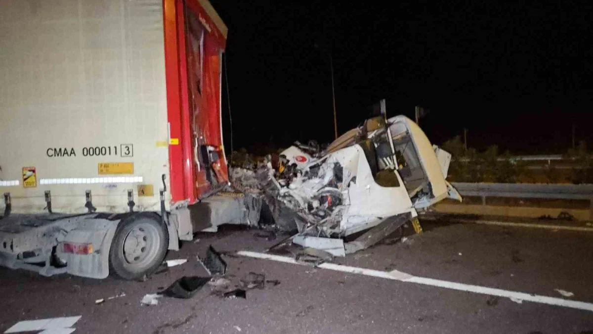 Bursa Orhangazi'de tır ile otomobil çarpıştı: 1 ölü, 7 yaralı