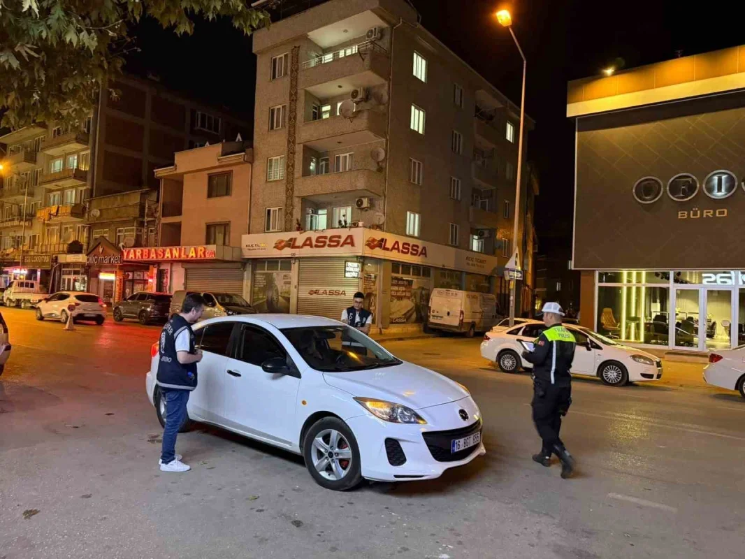 İnegöl'de polis 200 personelle denetim yaptı, 1412 kişi sorgulandı