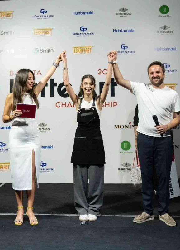 Espressolab Latte Art Şampiyonası'nda Serap Toprak birinci oldu