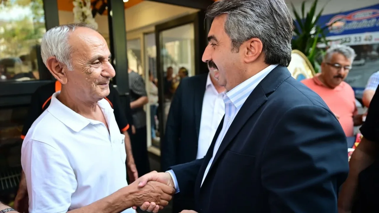 Oktay Yılmaz'dan Kurtuluş Caddesi'nde esnaf ziyareti
