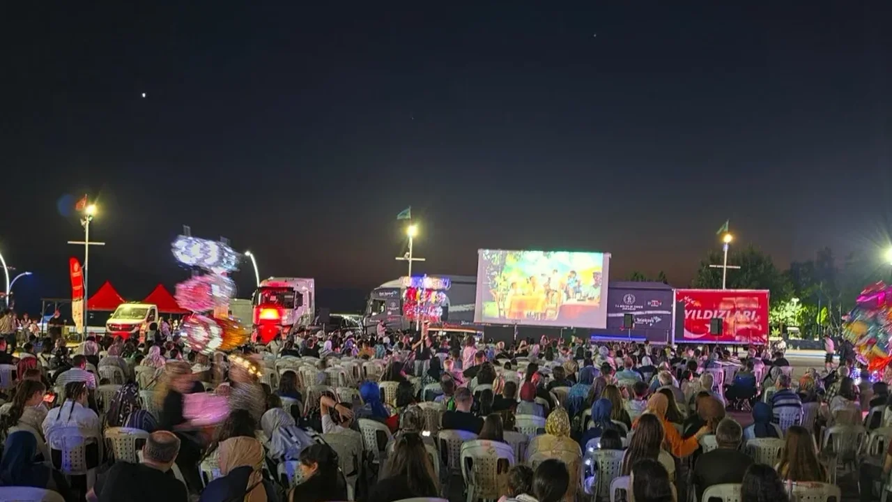 Gezen Sinema Türkiye'nin 81 İlinde Çocuklarla Buluştu