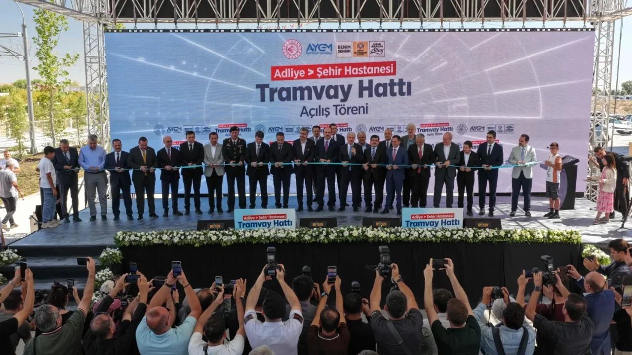 Konya'da Adliye-Şehir Hastanesi Tramvay Hattı hizmete açıldı