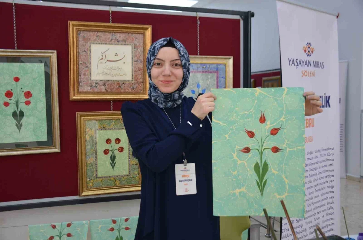 Büşra Sayi Çelik ebru sanatına lise yıllarında başladı