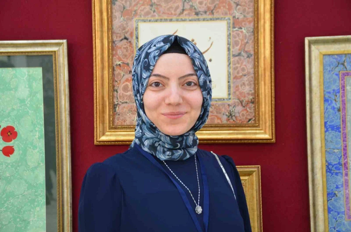 Büşra Sayi Çelik ebru sanatına lise yıllarında başladı