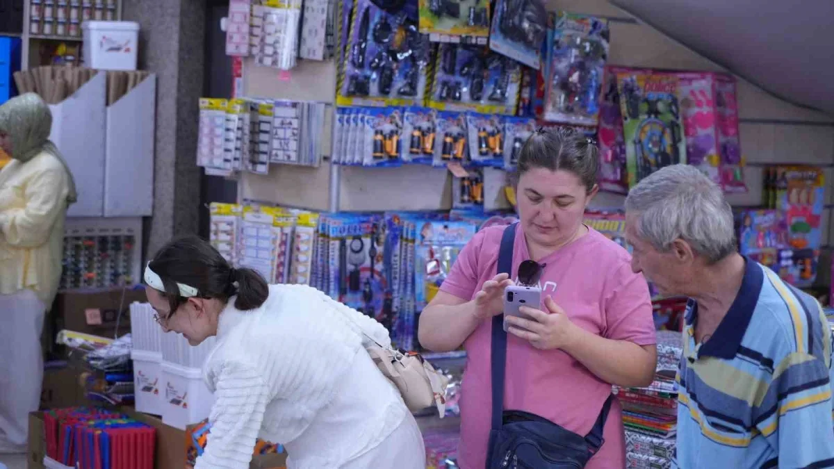 Ankara Ulus'ta okul alışverişi hareketliliği başladı