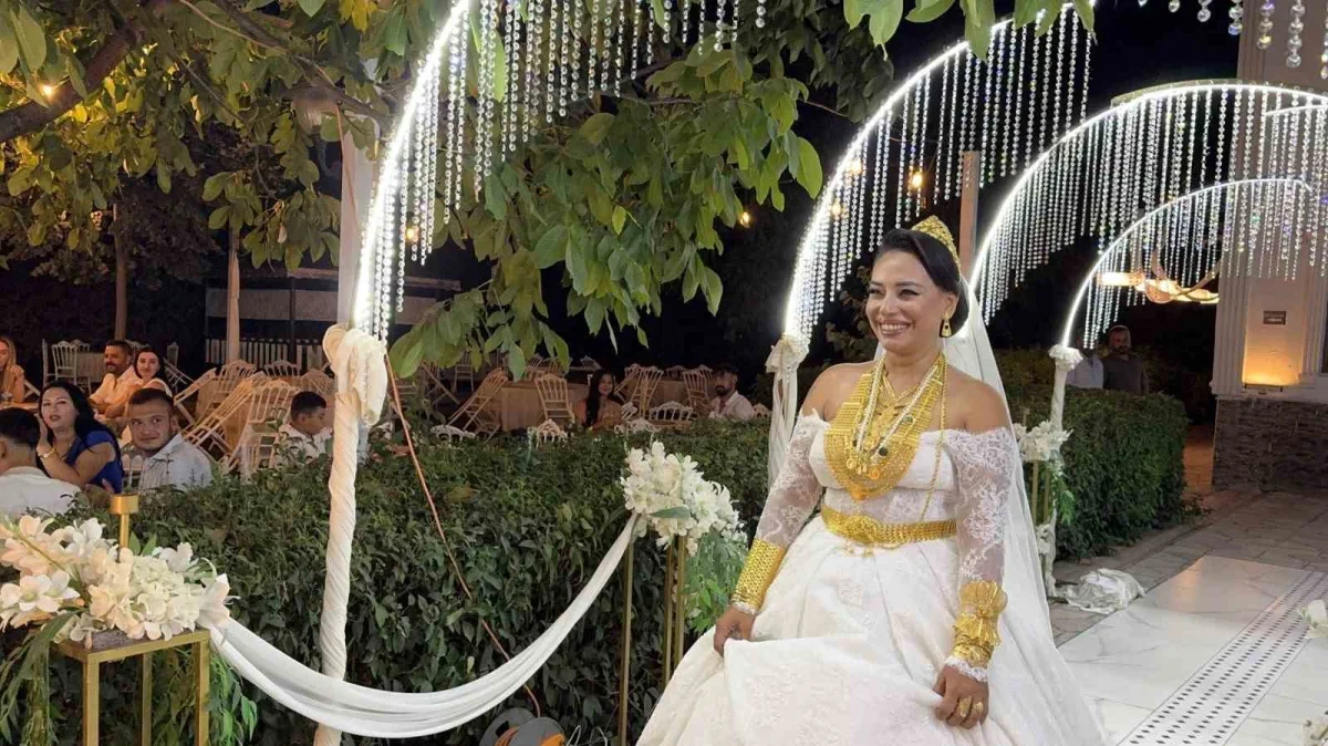 Esma Sezen 10 yıllık evlilikte gelinlik giyip nikah tazeledi