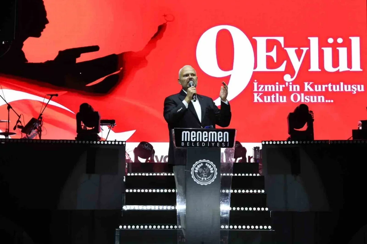 Menemen'de Sefo konseriyle kurtuluş coşkusu on binlere ulaştı