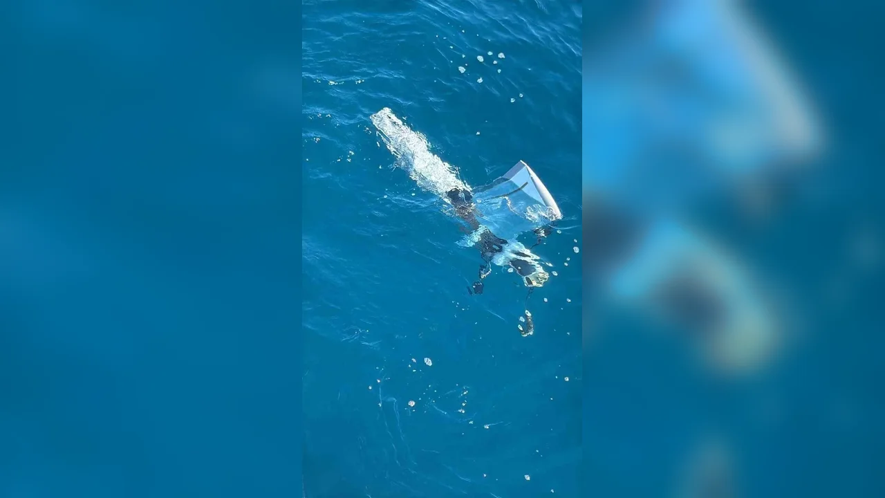 Karasu açıklarında bulunan İHA Sahil Güvenlik'e teslim edildi