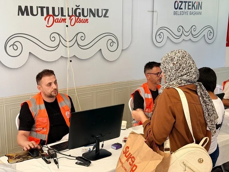 Kağıthane Belediyesi'nden öğrencilere çanta ve kırtasiye desteği