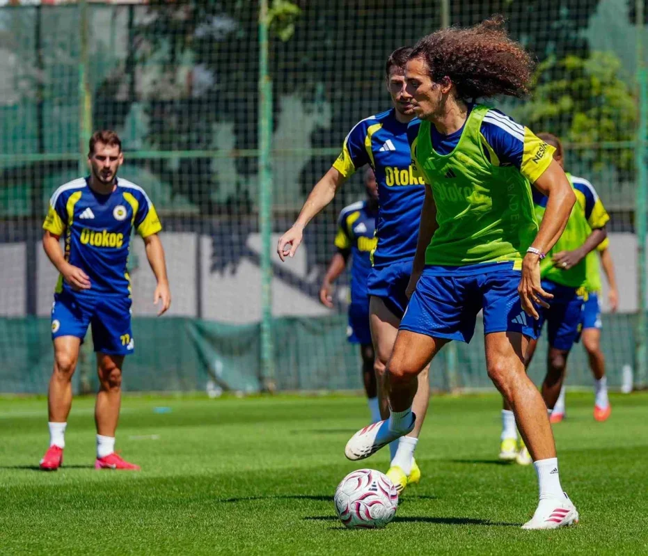 Fenerbahçe'de İsmail Kartal antrenmanda yer almadı
