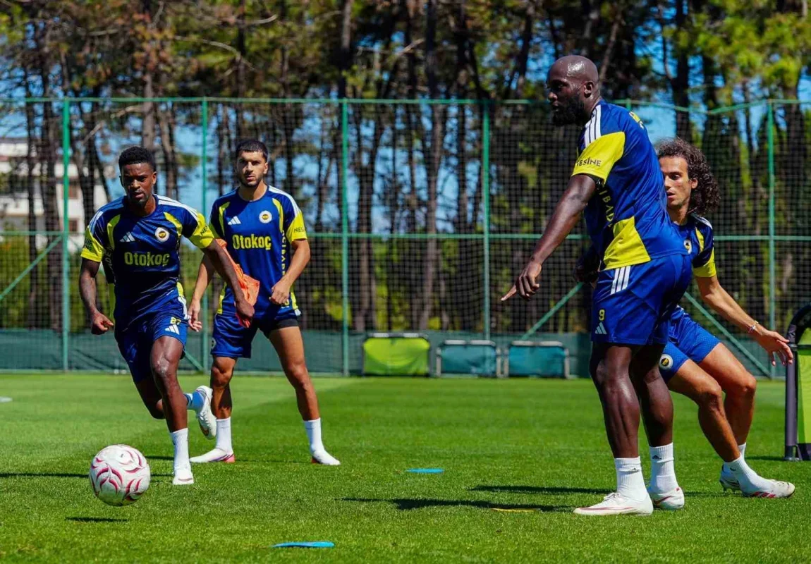 Fenerbahçe'de İsmail Kartal antrenmanda yer almadı