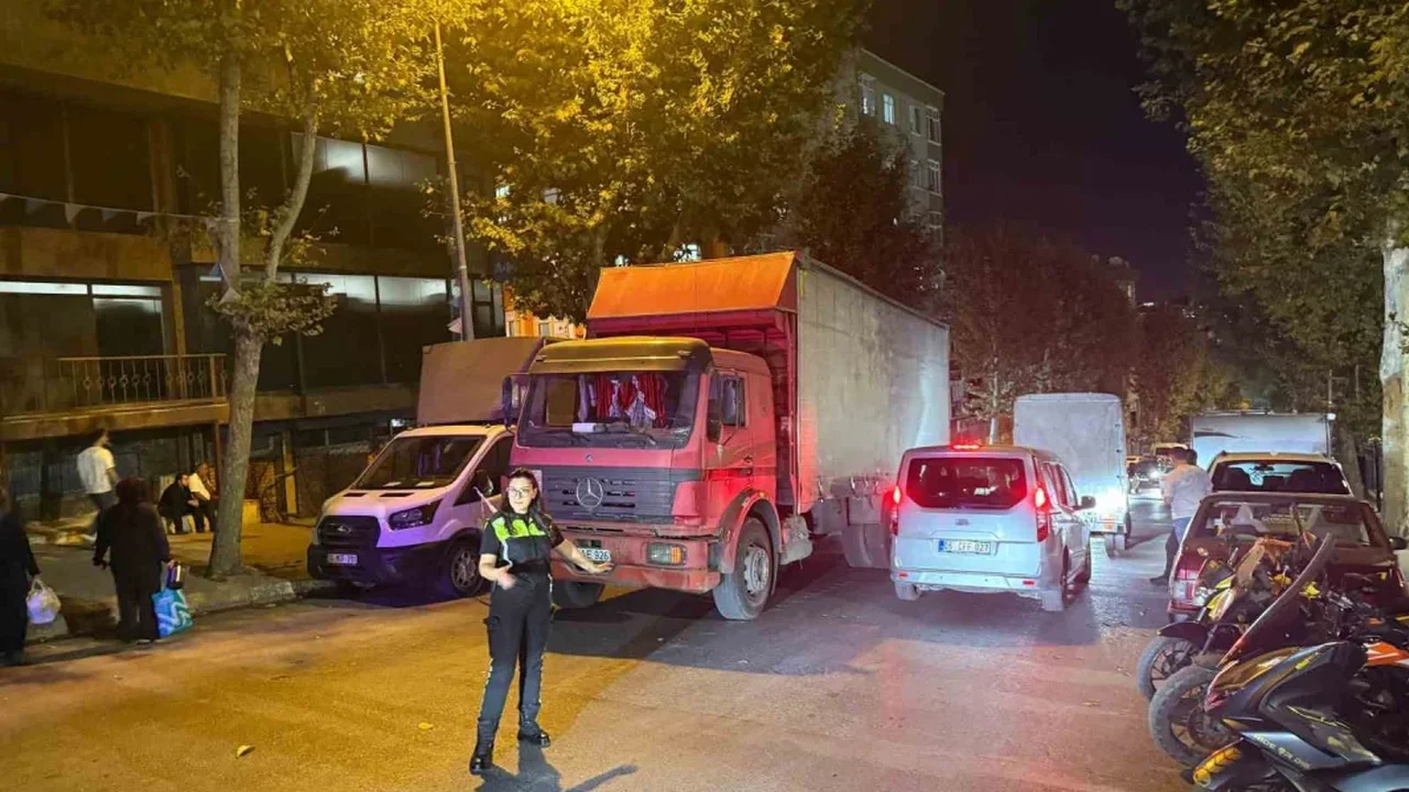 Bağcılar'da scooter kamyona çarptı: Muhammet Hacıahmet öldü