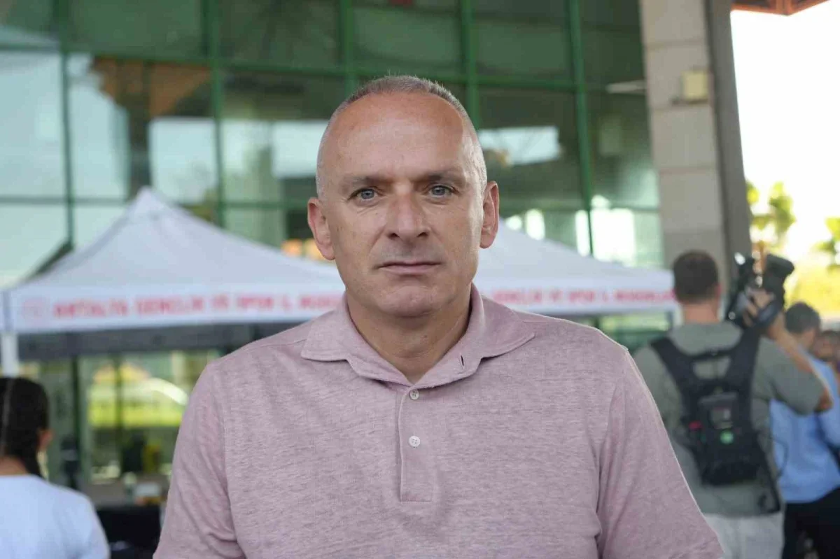 Antalya'da üniversite öğrencileri otogarda karşılanıp yurda götürüldü