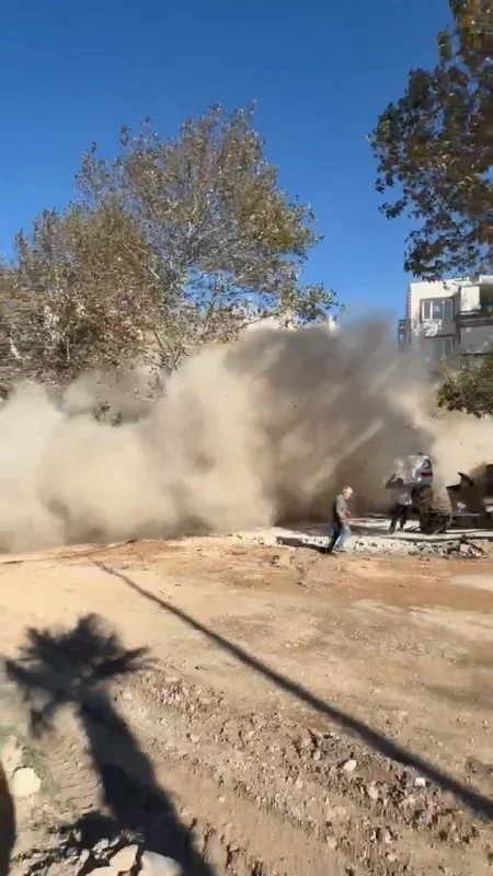 Mustafakemalpaşa'da 6 katlı apartman yıkım sırasında çöktü