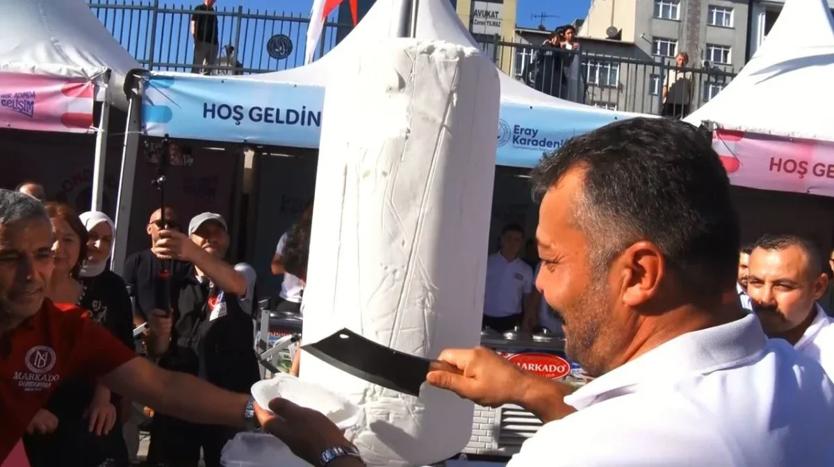 Gaziosmanpaşa'da dondurma festivali: 10 ton dondurma ikramı