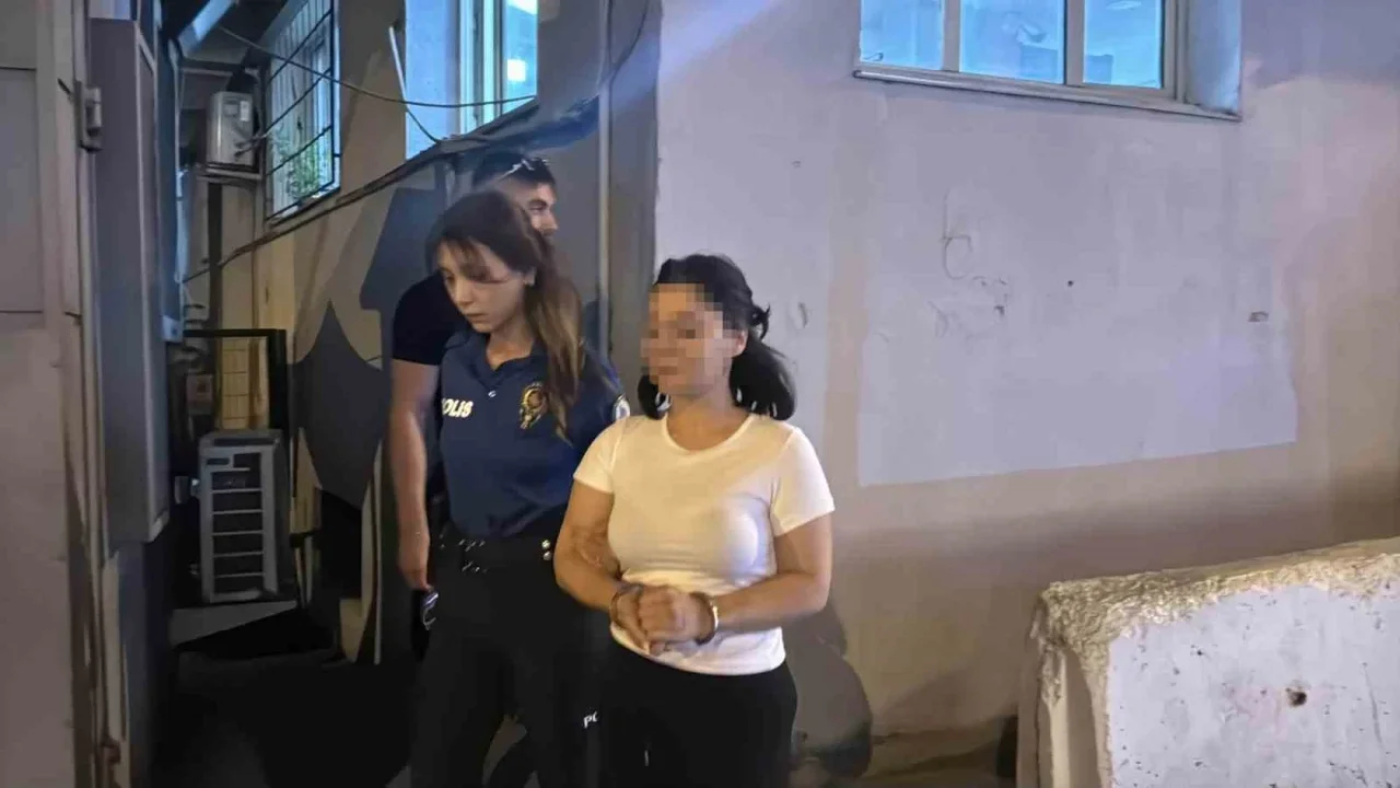 Bursa'da ters yönde yakalanan alkollü kadın tutuklandı