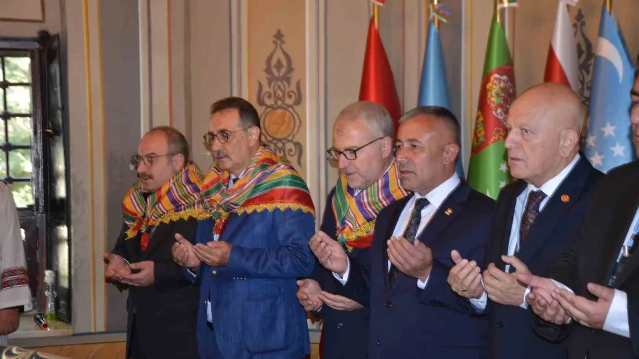 Ertuğrul Gazi Şenlikleri'nde son gün türbe ziyaretiyle başladı