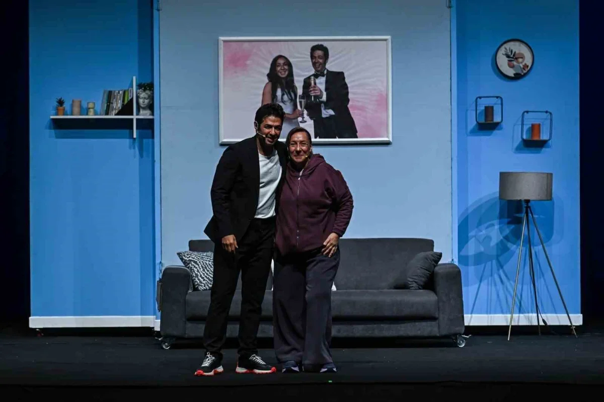 Semicenk ve İki Kişilik Oyun, İzmir Fuarı'nda geceyi renklendirdi