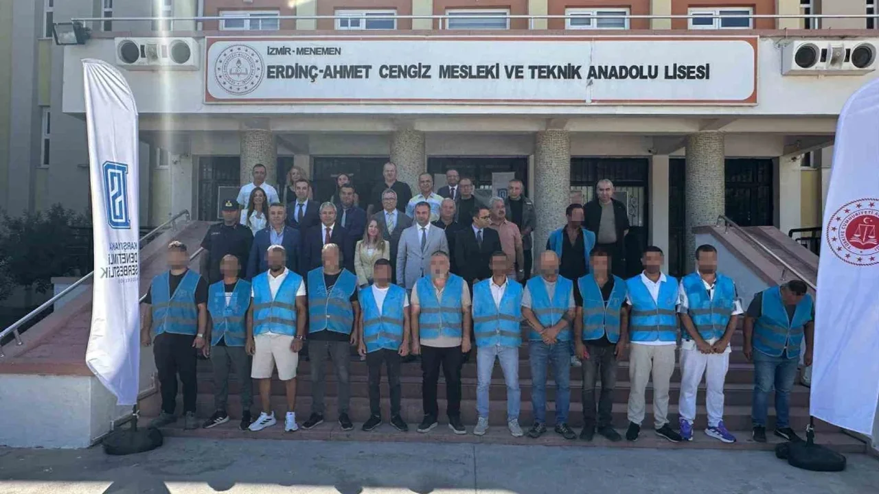 İzmir'de 16 okul denetimli serbestlik yükümlüleriyle yenilendi