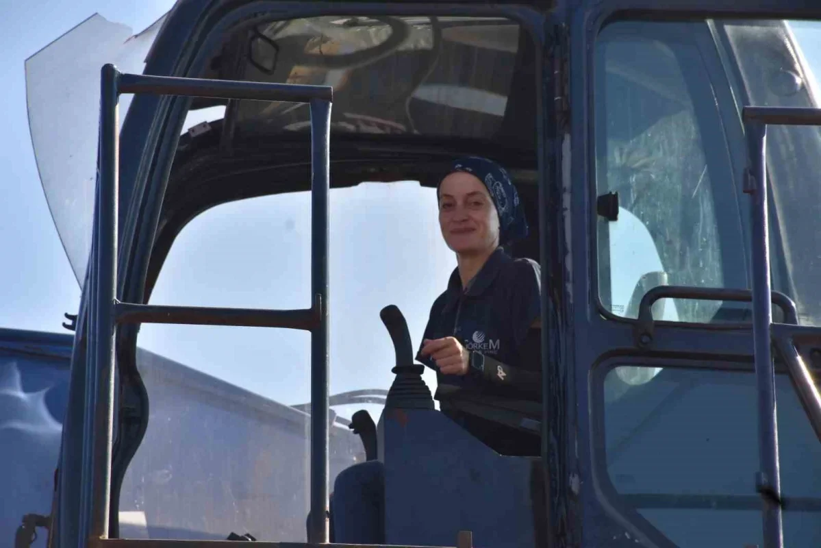 Hamide Kara ön yargıları aştı, hurdacılıkta vinç operatörü oldu