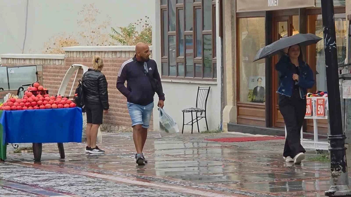 Edirne'de hava sıcaklığı 33 dereceden 17'ye düştü