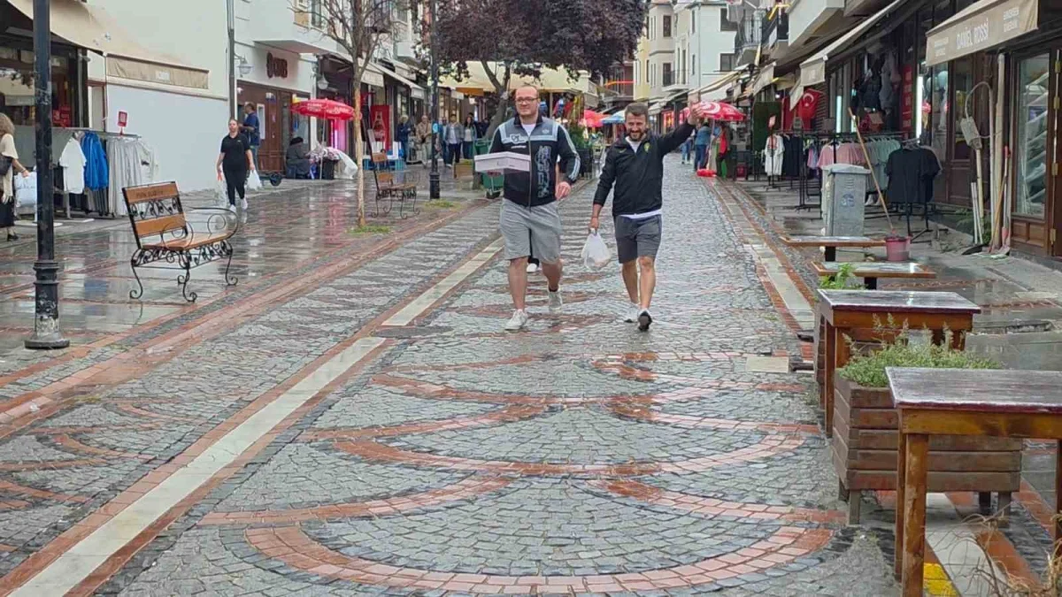 Edirne'de hava sıcaklığı 33 dereceden 17'ye düştü