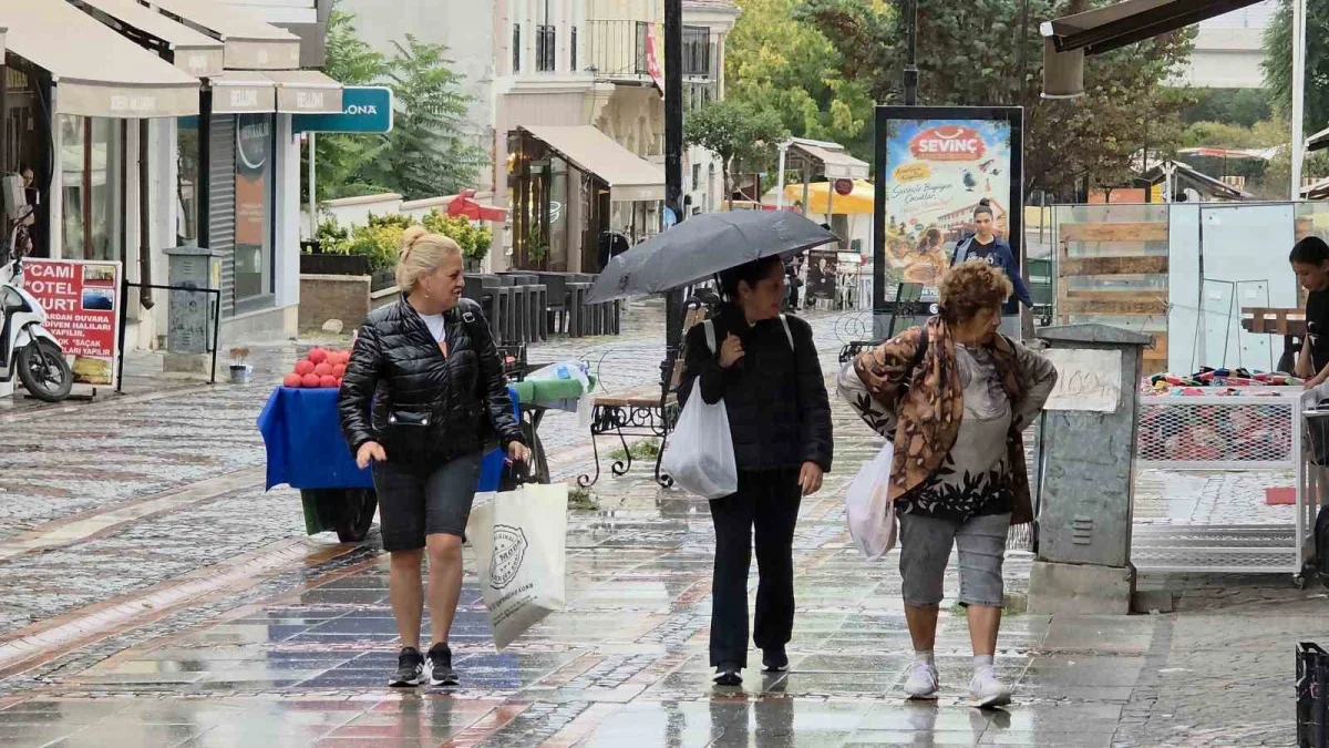 Edirne'de hava sıcaklığı 33 dereceden 17'ye düştü