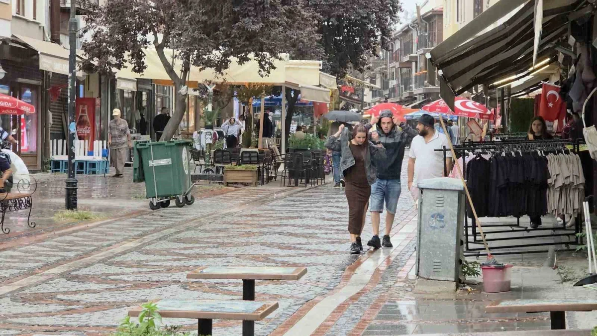 Edirne'de hava sıcaklığı 33 dereceden 17'ye düştü