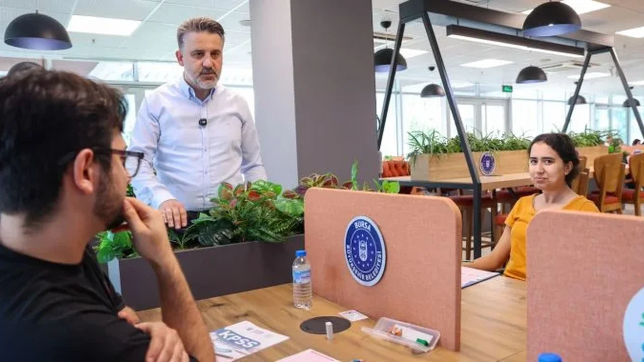 Bursa'da 2 bin 500 aday KPSS Ön Lisans ve Ortaöğretim provası yaptı