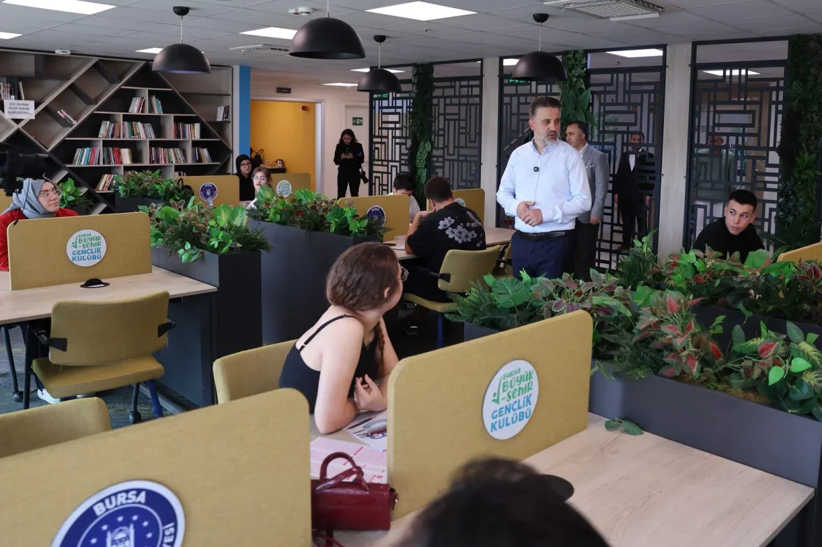 Bursa'da 2 bin 500 aday KPSS Ön Lisans ve Ortaöğretim provası yaptı
