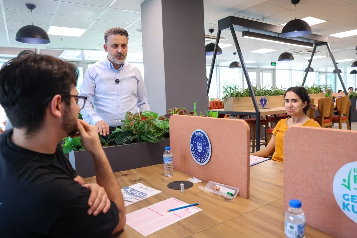 Bursa'da 2 bin 500 aday KPSS Ön Lisans ve Ortaöğretim provası yaptı